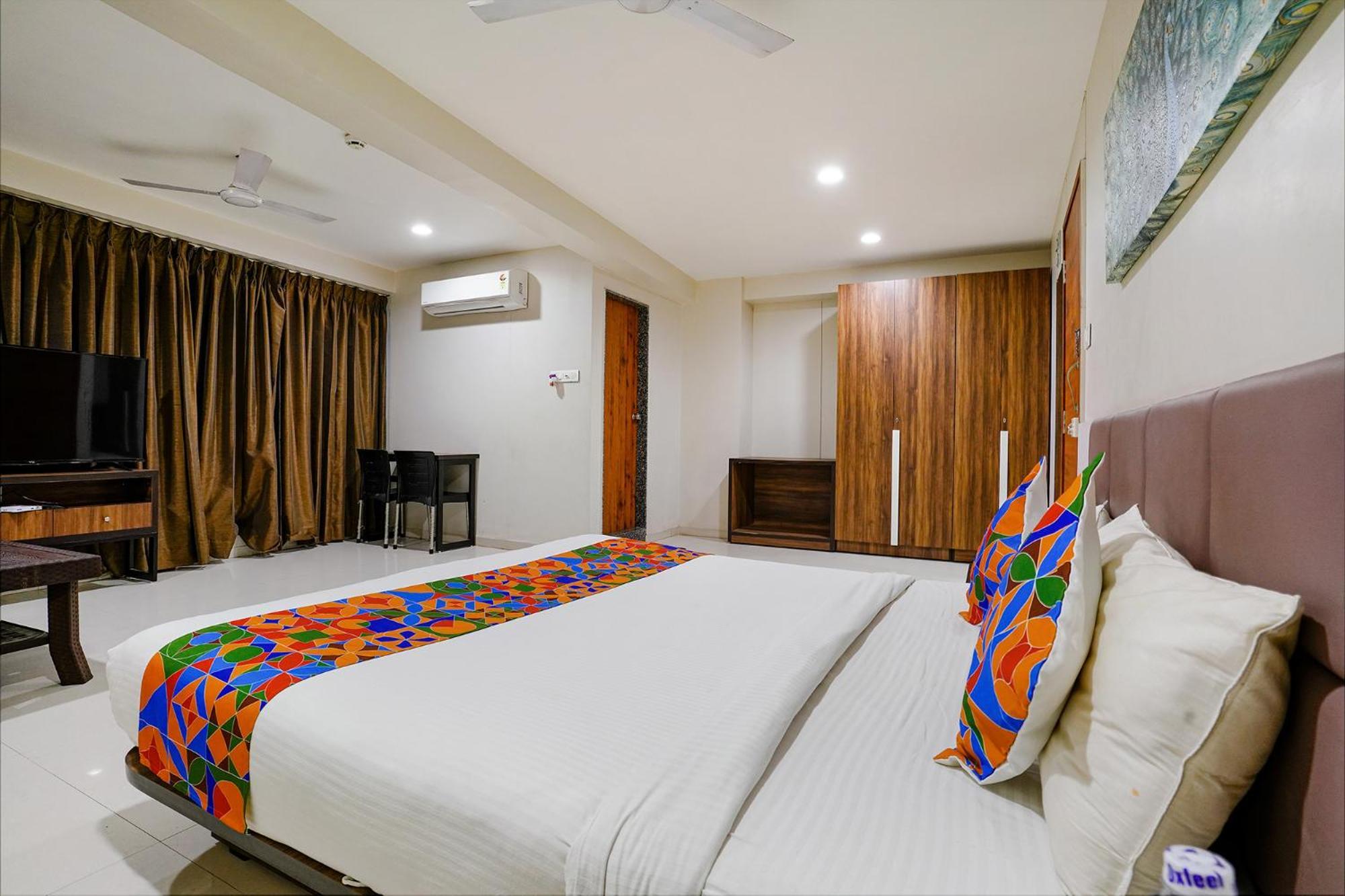 Fabhotel La Victoria - Galaxy Circle Bhatha Экстерьер фото