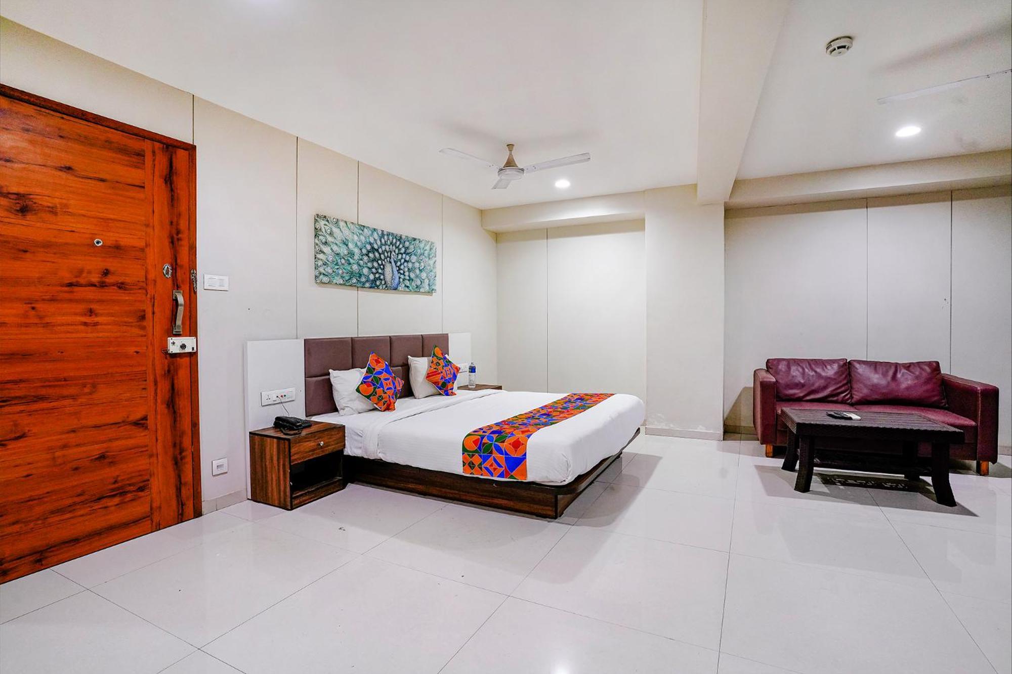 Fabhotel La Victoria - Galaxy Circle Bhatha Экстерьер фото