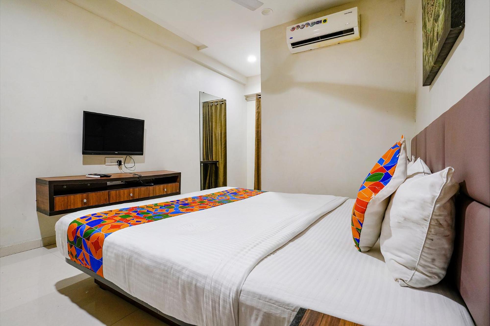 Fabhotel La Victoria - Galaxy Circle Bhatha Экстерьер фото