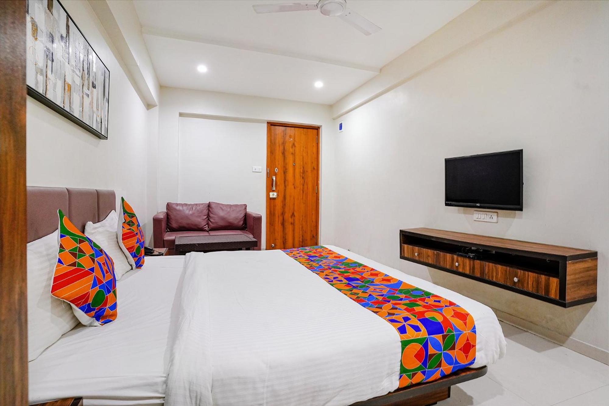 Fabhotel La Victoria - Galaxy Circle Bhatha Экстерьер фото