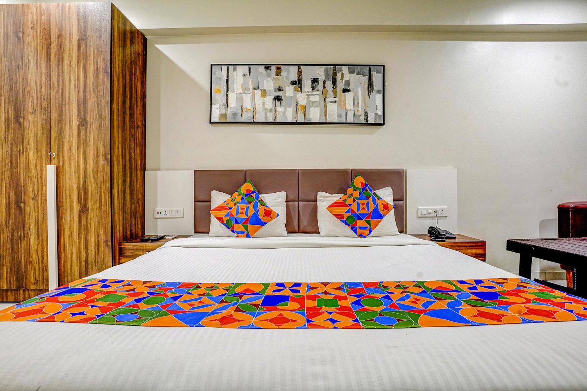 Fabhotel La Victoria - Galaxy Circle Bhatha Экстерьер фото